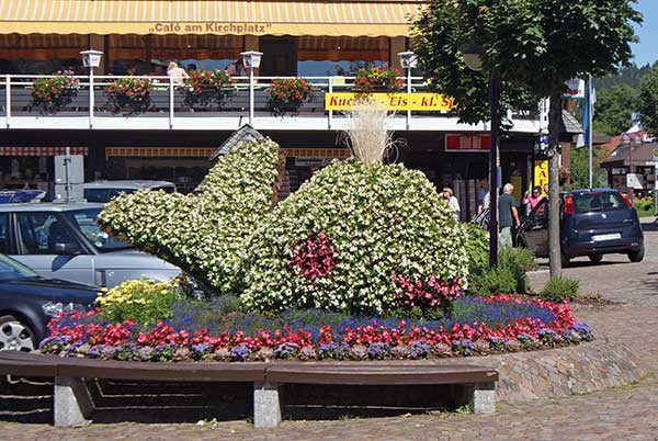 blumenwal1.jpg - Ein Wal aus Blumen gestaltet