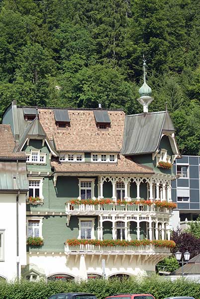stblasien_haus.jpg - Immer wieder zu sehen an den Häusern: herrliche Blumenpracht