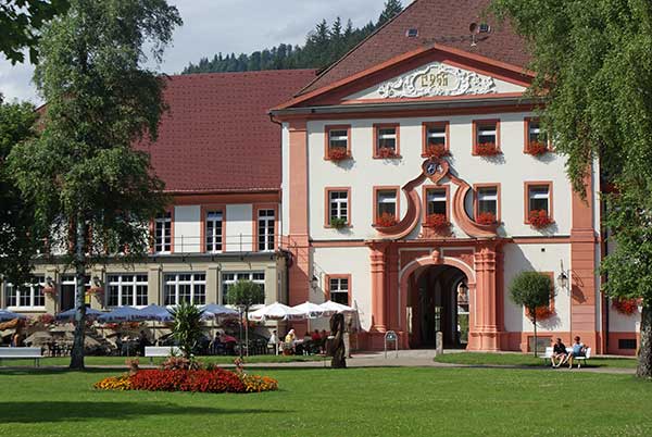 stblasien_park.jpg - Der Park lädt zum Verweilen ein