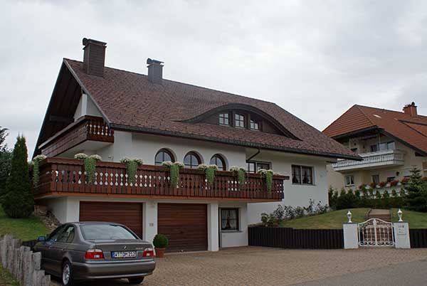 traumhaus3.jpg - Unser Traumhaus (naja, träumen kann man ja davon...). In Heppenschwand, dem Nachbardorf von Höchenschwand, stehen so einige dieser hübschen "Häuschen".