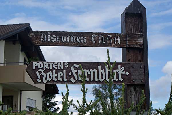 wegweiser1.jpg - Hier sind Hunde willkommen: Porten's Hotel Fernblick