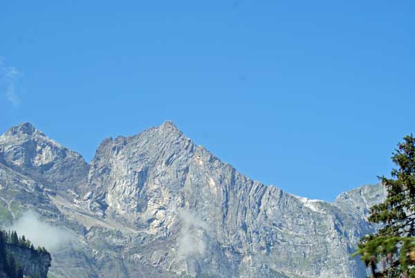 bergmassiv_aus_gondelbahn.jpg - Bergmassiv