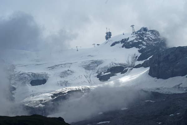 titlis_berg.jpg - Vom Trübsee sieht man hoch ins schneebedeckte Titlisgebiet