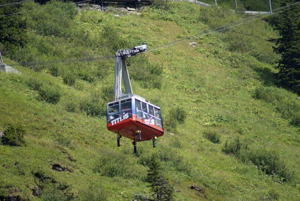titlisbahn.jpg - Die grosse Gondelbahn fährt zum Titlis