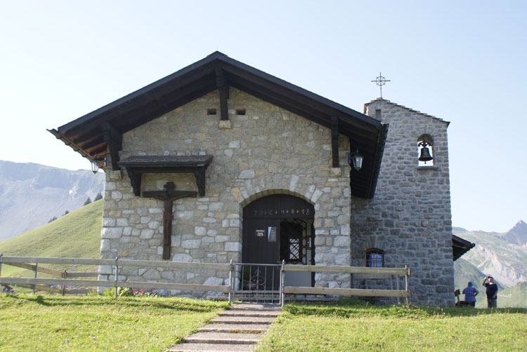 19_kirche.jpg - Kleine Kirche am Wegrand