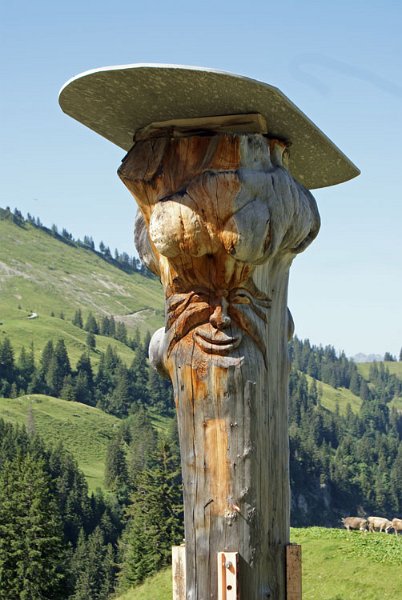 40_holzgeselle.jpg - Ein freundlicher "Holzkopf"