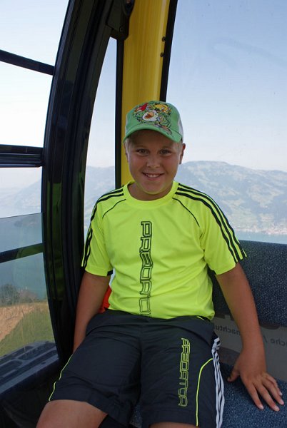 55_yannis.jpg - Yannis posiert für sein Gotti.