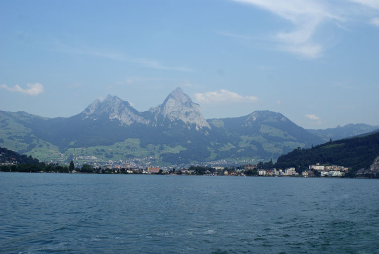59_see.jpg - Von Seelisberg ging's mit der Standseilbahn nach Treib und dort sind wir auf das Schiff umgestiegen.