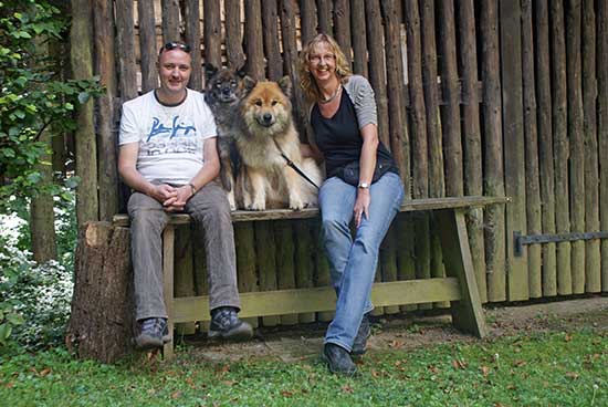 vananraad.jpg - Dank ihnen haben wir unsere L's: Patrick und Karin mit Mama Chila und Halbbruder Kimbo