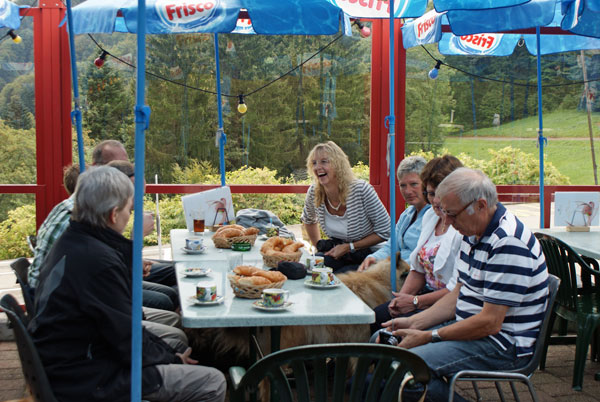 16_lustige_runde.jpg - Die Stimmung ist super