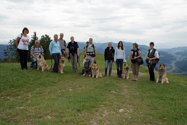 63_gruppenbild.jpg - v.l.n.r. Inneke und Onno mit Lasca, Trix und Roli mit Limbo, Manu, Janic (hinter Patrick), Patrick mit Chila und Kimbo, Hannah-Lea, Deborrah und Susanne mit Levka, Bea mit Legro