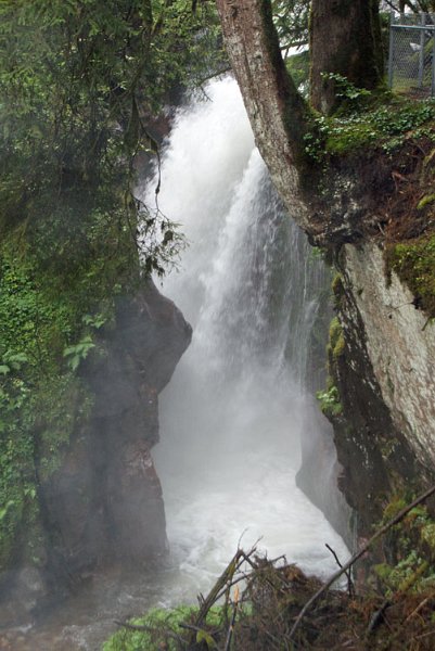 30_wasserfall.jpg - Imposanter Wasserfall