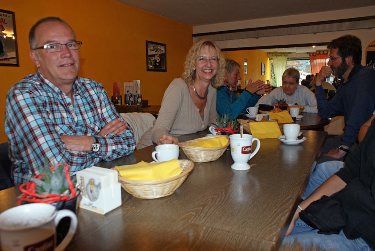 3_kaffee.jpg - Start mit Kaffee und Gipfeli