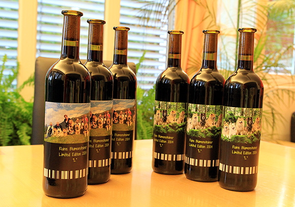 IMG_2645.Limited.Edition.2004.b.kl.jpg - Alle bekamen eine Flasche von Karin und Patrick geschenkt - vielen Dank dafür!