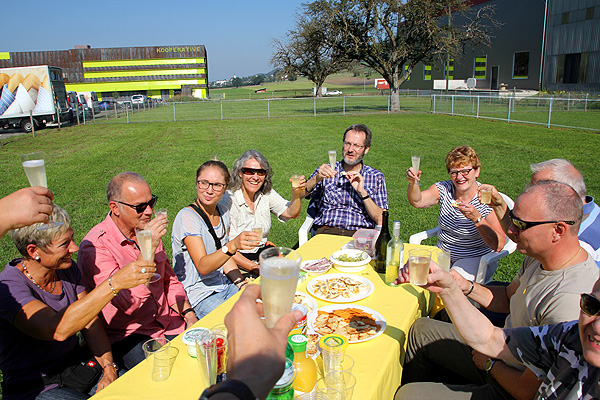 IMG_3030.Prosit.alle.b.kl.jpg - Prost - auf das 12. L-Wurftreffen!