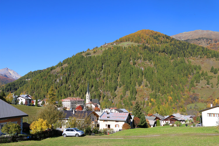 IMG_5022.jpg - Blick zurück auf Sta Maria, wunderschön gelegen im Münstertal