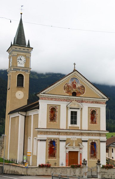 IMG_0533.jpg - Eine eindrucksvolle Kirche steht in Riom