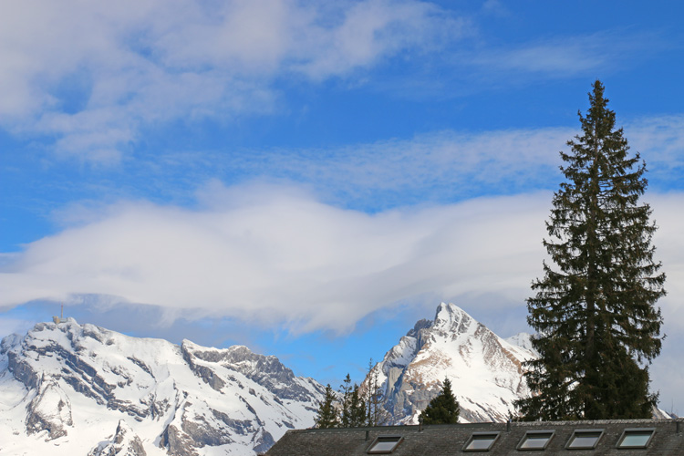 IMG_6900.jpg - Die Wolken reissen auf und immer mehr blauer Himmel kommt zum Vorschein